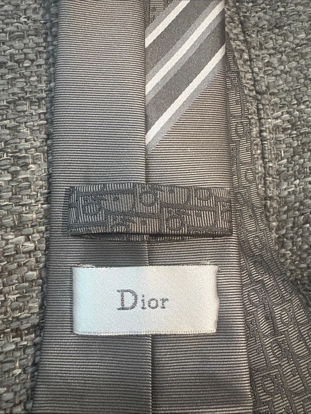 Men's Gray Silk Stripe Neck Tie